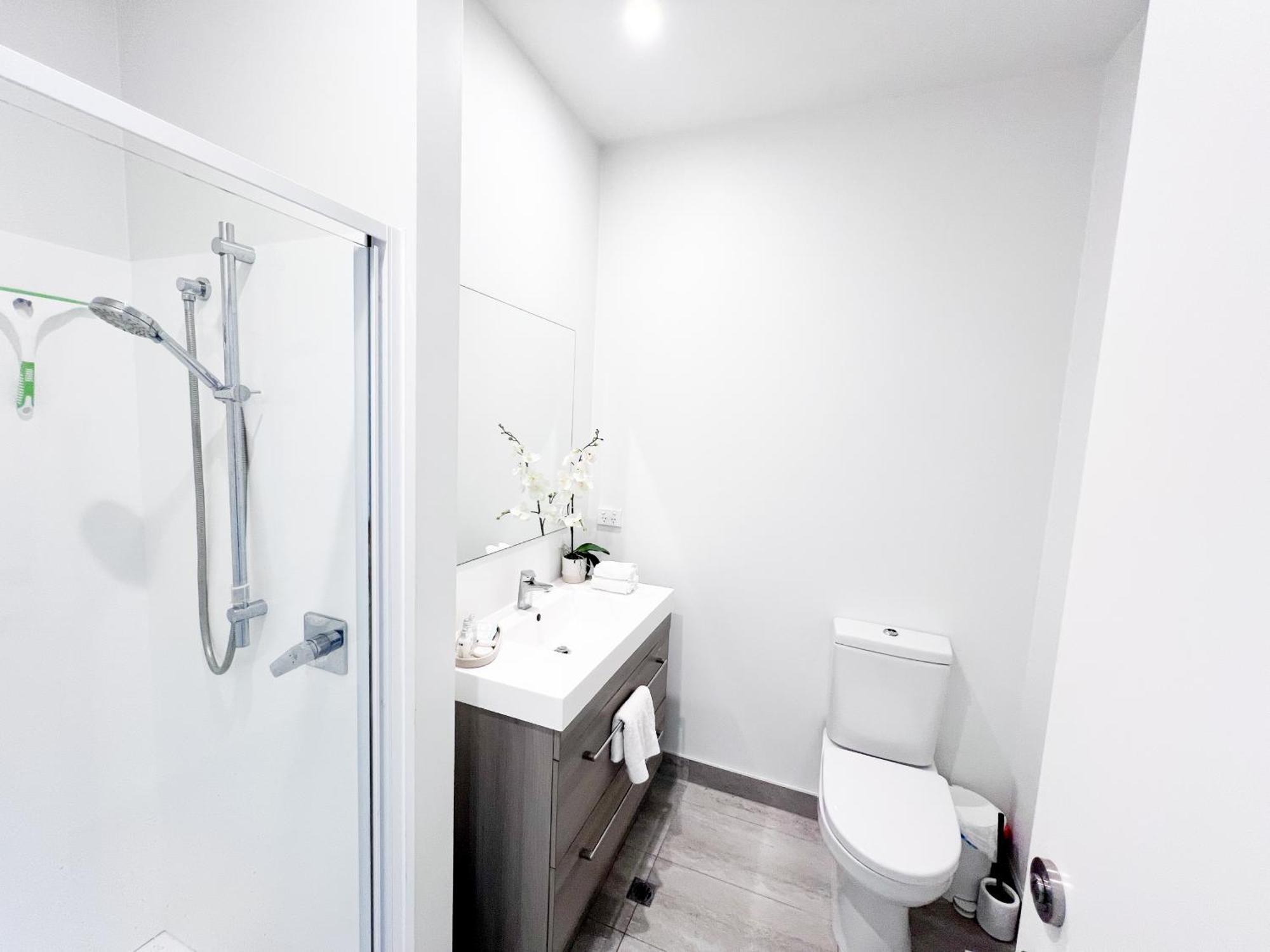Luxury 2 Bedroom Apartment With Cocktail Bar And Espresso Machine Auckland Exterior photo